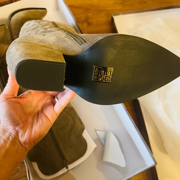 **Brand New** Jeffery Campbell Knee High Tan Suede Heeled Boots - Picture 3 of 9